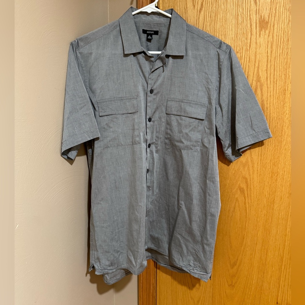 Alfani Short Sleeve Cotton Button Up Shirt.‎ Men’s Medium.